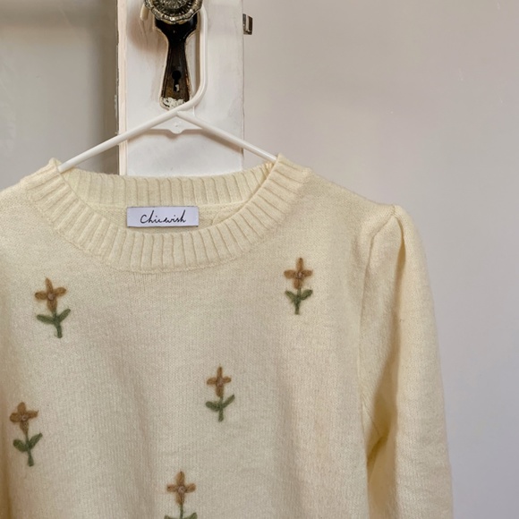 Chicwish Floral Knit Sweater size S-M - Picture 2 of 2